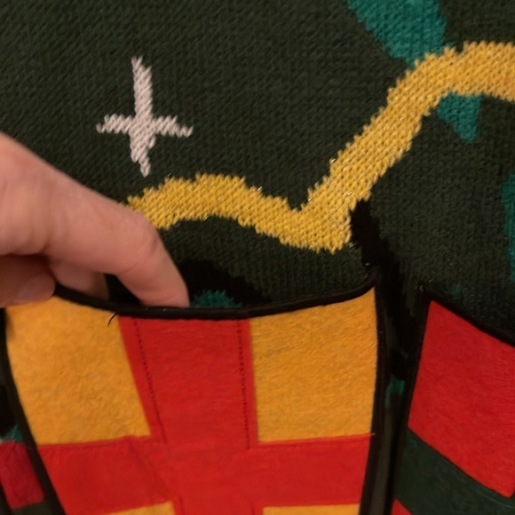 NWT CHRISTMAS SWEATER GENDER NEUTRAL - Picture 3 of 7